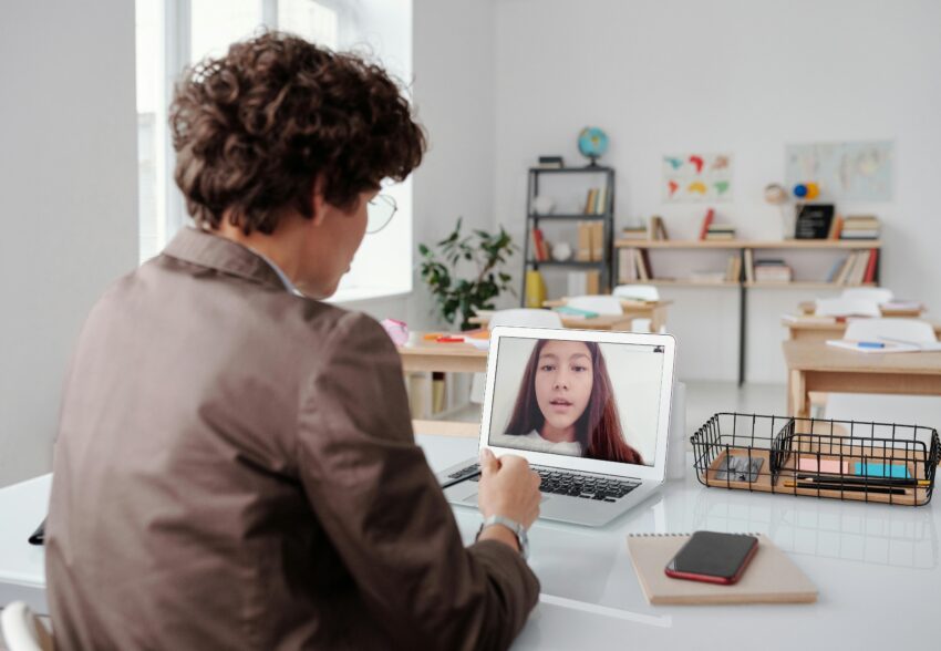 a student studying onlne